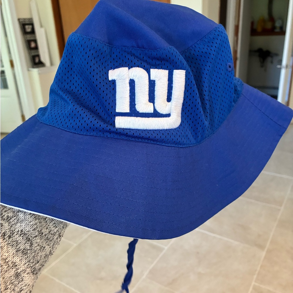 Giant’s bucket hat like new worn once